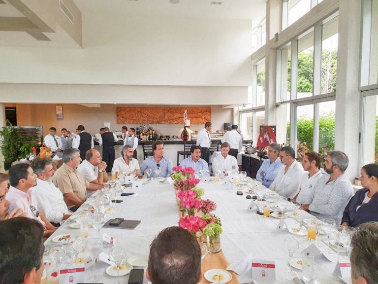 Promueve el presidente Víctor Mas Tah turismo e inversión inmobiliaria