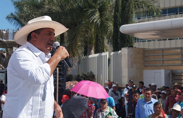 Acusan a ex líder antorchista de millonario fraude