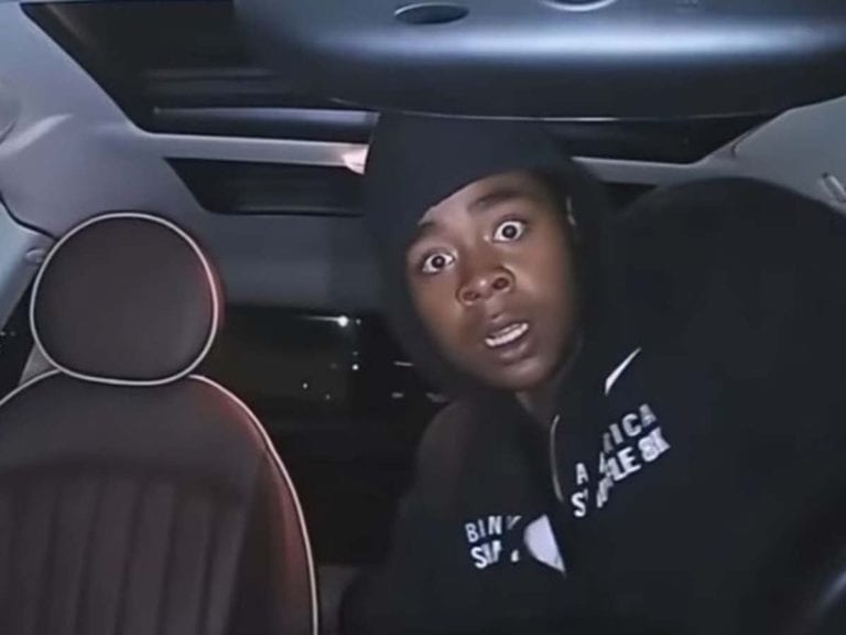 VIDEO: Ladrón activa la cámara del auto que robaba y su reacción se viraliza 