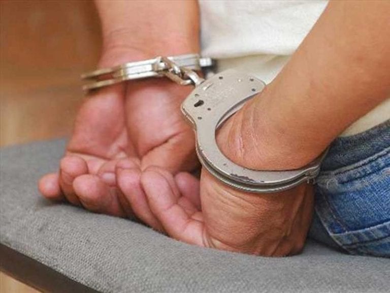 Detienen a sujeto que venía a Cancún con 38.5 mil dólares