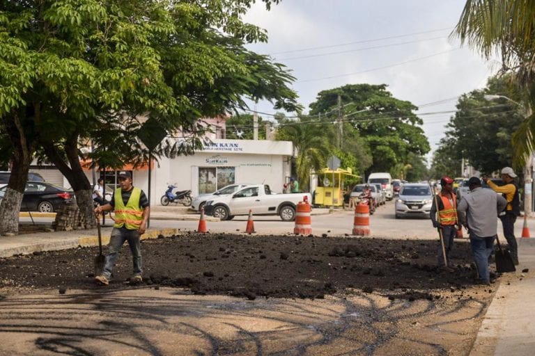 Realizan programa emergente de reparación de vialidades en Tulum