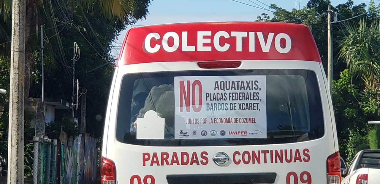 Taxistas emprenden campaña contra acuataxis y ferries de Xcaret en Cozumel