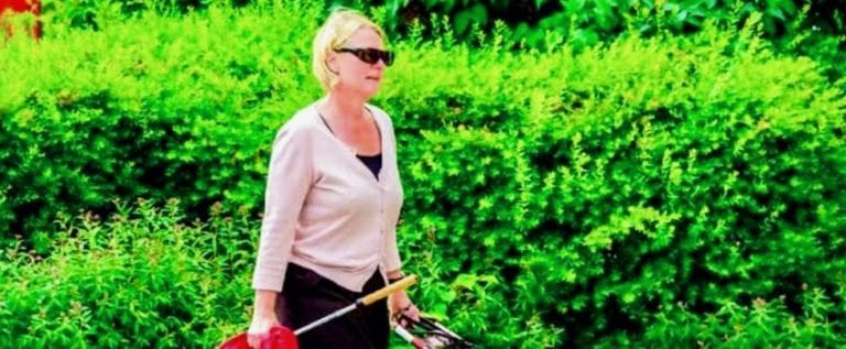 Fingió estar ciega para evitar a la gente y recibió ayuda del gobierno