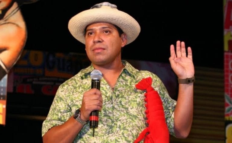 “El Costeño” es amenazado tras chiste contra AMLO