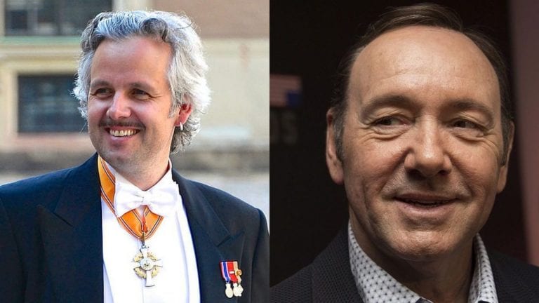 Se suicida escritor víctima de acoso de Kevin Spacey