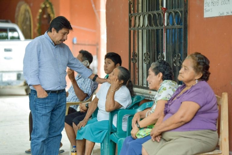 Niños y familias de la zona maya de Tulum reciben apoyo en Navidad
