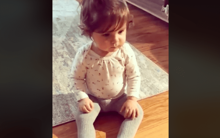 Tierna bebé estalla en cólera y se hace viral por desesperada