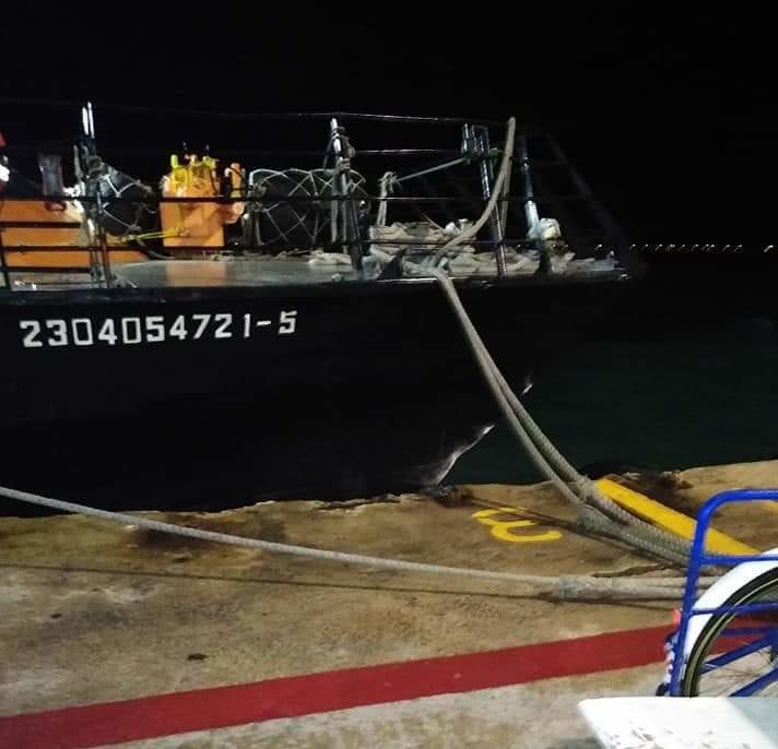 Choca barco Winjet con muelle en Cozumel