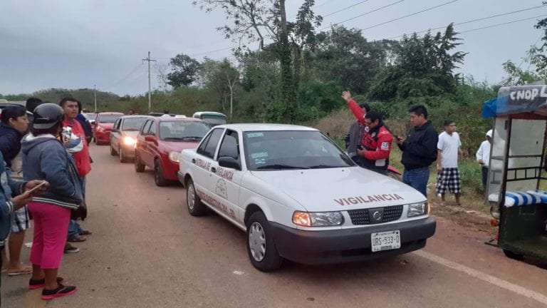 Taxistas hacen caravana en apoyo a trabajadores mayas que exigen el pago de sus salarios