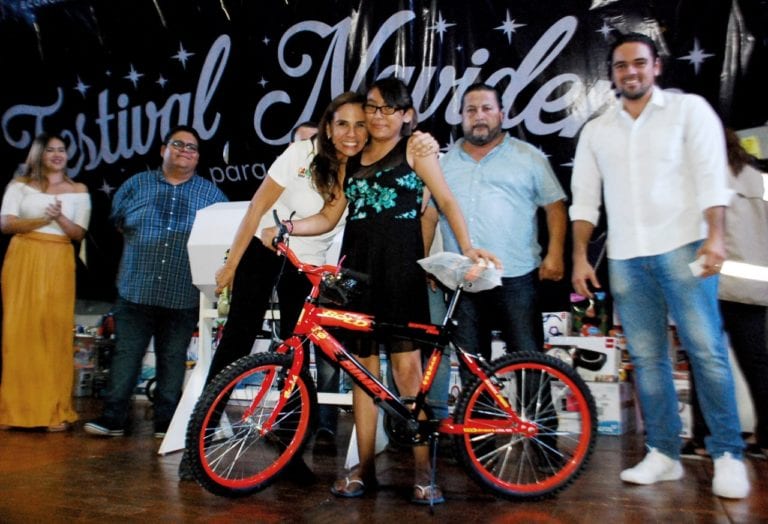 Mara Lezama da inicio al “Festival navideño para todos”