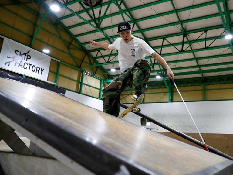 Skater ciego sorprende a todo Japón con sus trucos extremos