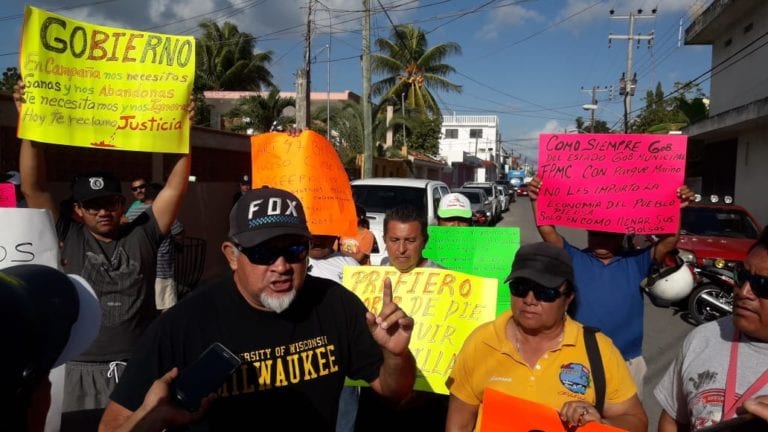 Náuticos irrumpen a la fuerza en oficinas de Conanp en Cozumel