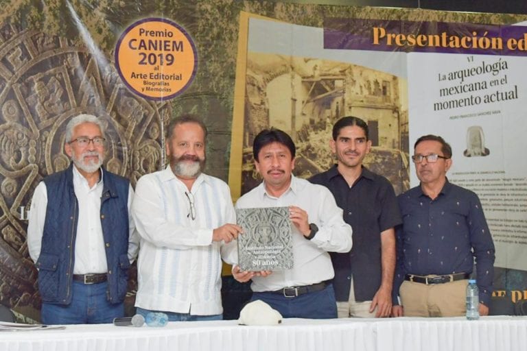 Participa Víctor Mas en presentación del libro sobre los 80 años del INAH