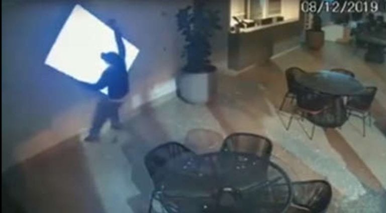 Los ladrones más torpes de la historia: frustran su propio atraco