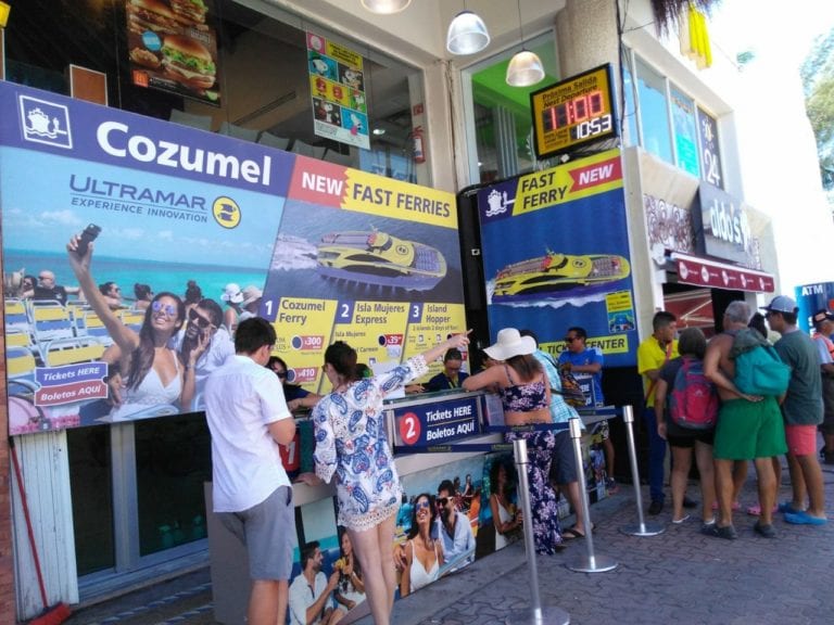 Cozumeleños juntan firmas contra alza en ferries