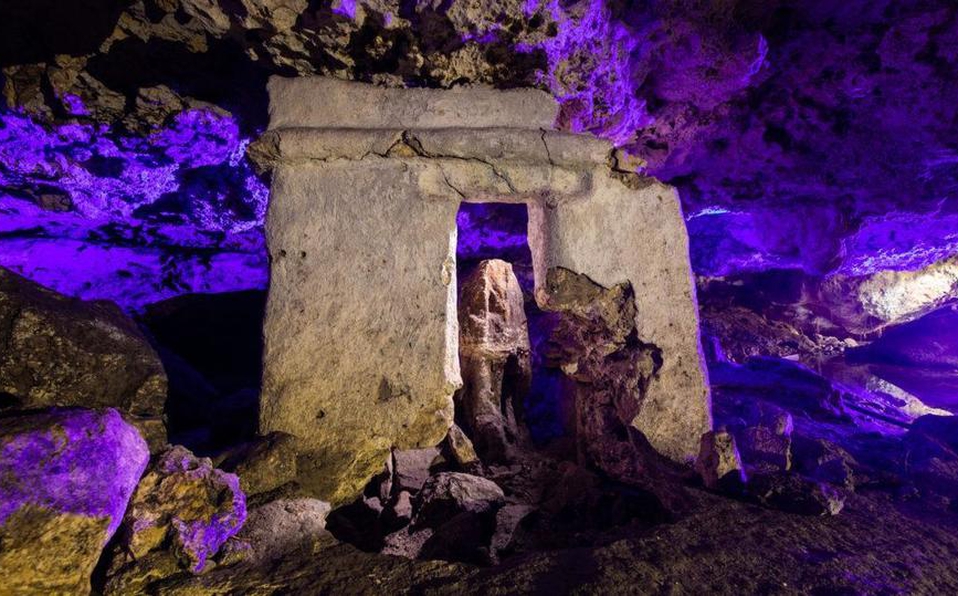VIDEOS: Encuentran altar maya dentro de un cenote en Playa del Carmen