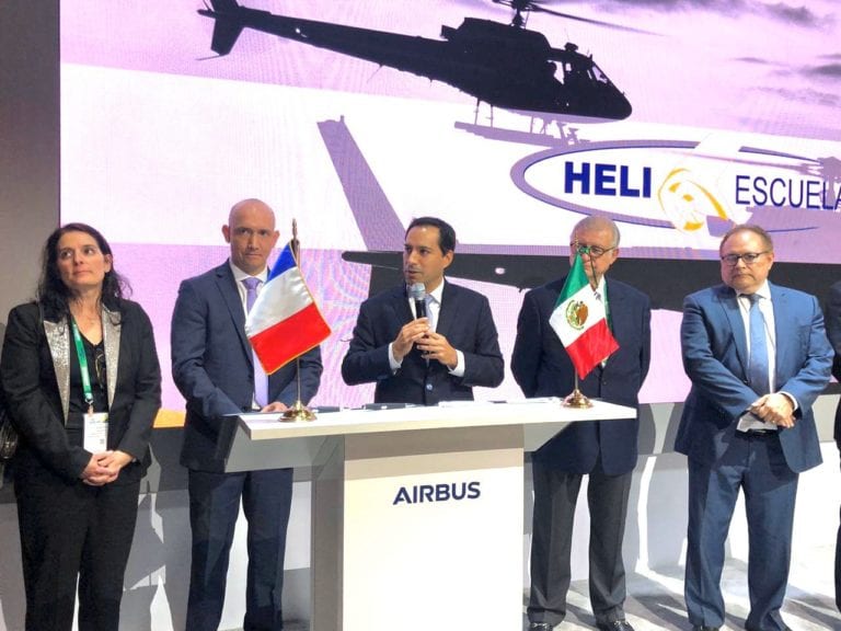 Mauricio Vila firma acuerdo para establecer una “Heli-Escuela” en Yucatán