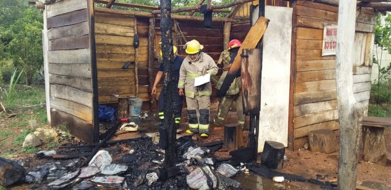 Se quema parcialmente una choza en Chetumal