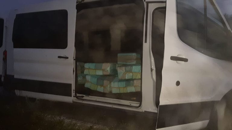 Tras aseguramiento de aeronave en Bacalar, ejército incauta casi una tonelada de cocaína