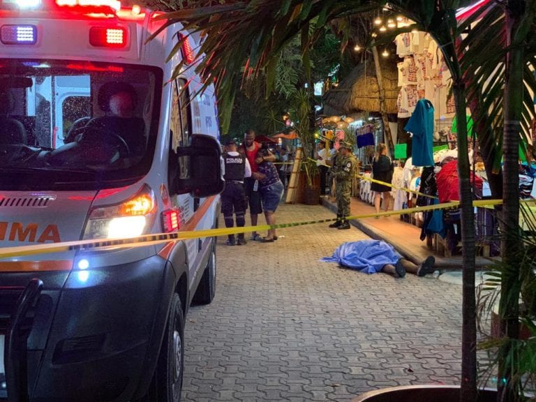 Muere turista en la Quinta Avenida, de infarto