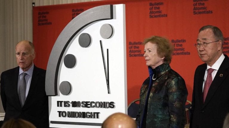 Quedan “cien segundos” para el fin del mundo: científicos