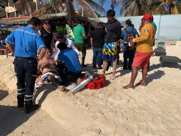 Extranjero sufre ataque epiléptico en la playa