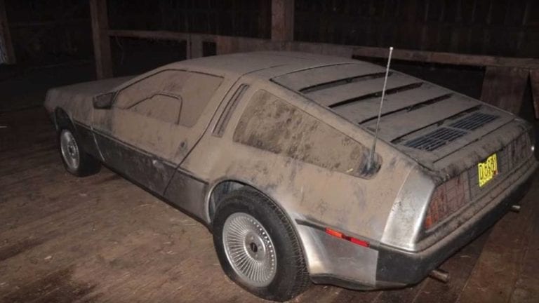 Encuentran un DeLorean en el granero familiar ¡abandonado hace 32 años!