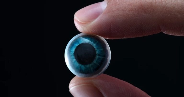 Presentan el “Mojo Lens”, un lente de contacto inteligente con pantalla integrada