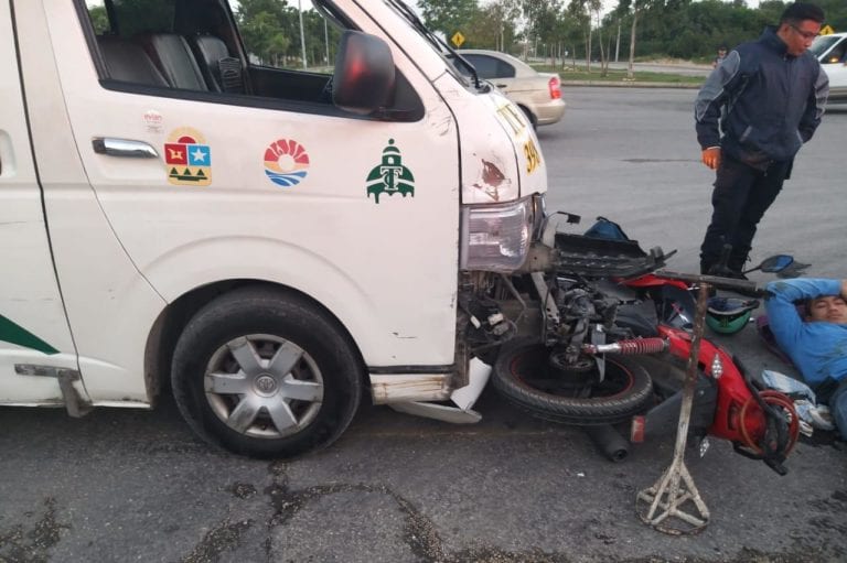 Choca camión contra Urvan en Cancún y deja 4 lesionados