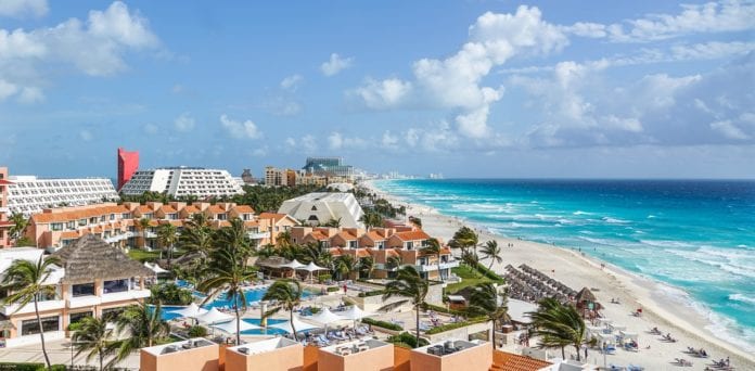 Reportan tres casos de Covid-19 de la familia que viajó a Cancún pese a que les dijeron que no lo hicieran