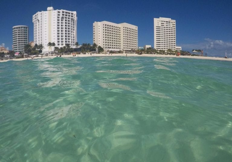Mara Lezama continúa con el cuidado de playas para mantener el liderazgo de Cancún