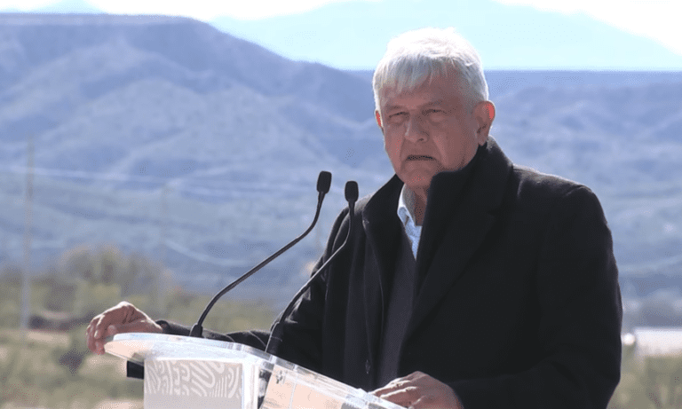 AMLO promete justicia y plan de desarrollo tras reunirse con familia LeBarón