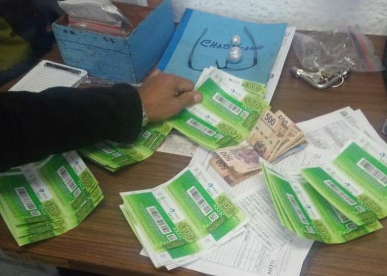 Encuentra cartera en el Metro y ¡la devuelve intacta a su dueño!