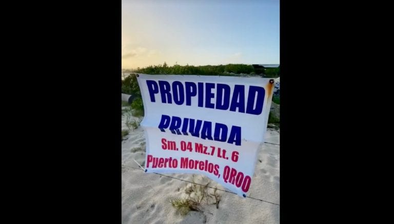 Video: Denuncia fotógrafo privatización de playa Punta Brava de Puerto Morelos