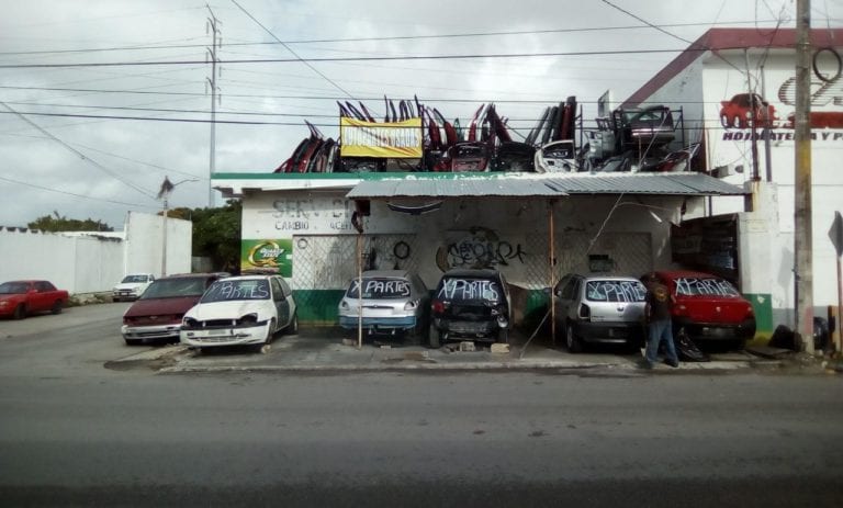 Exigen poner orden en avenida Talleres en Cancún