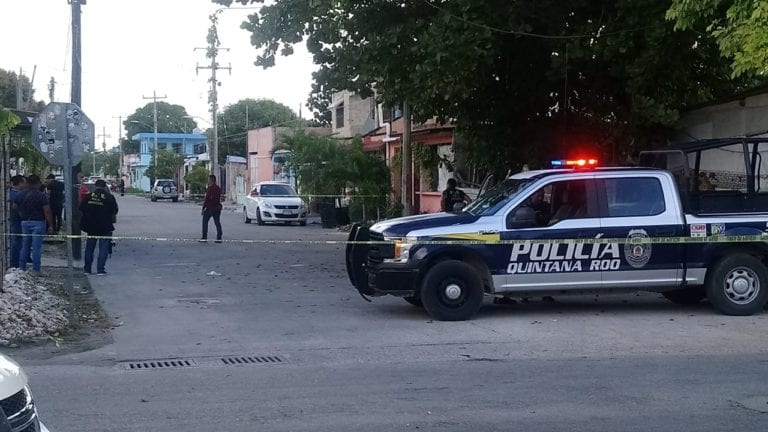 Asesinan a un sujeto en la puerta de su casa en Cancún 
