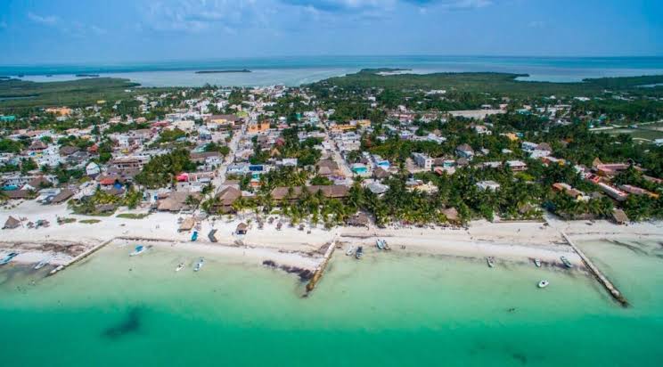 Inédito: Empresa ligada a Coca Cola y Axtel se vuelven dueños de playas de Holbox