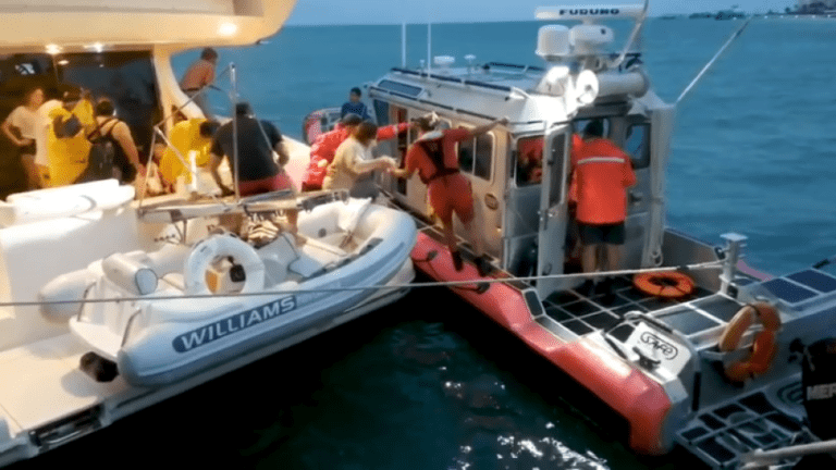 Marinos rescatan a 29 personas en costas de Quintana Roo