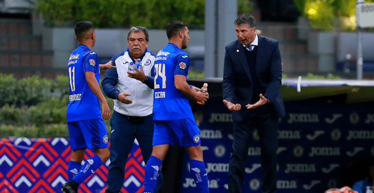 Cruz Azul se “atora” en el tráfico y llega tarde al encuentro con Morelia