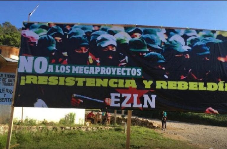 Detienen a zapatistas por colocar letreros contra el Tren Maya