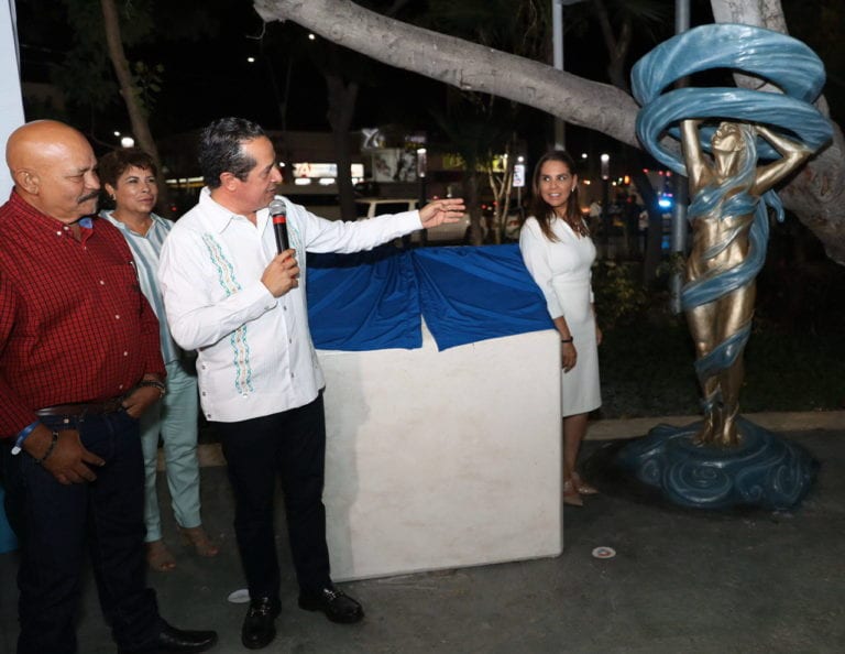 Inaugura Carlos Joaquín la nueva imagen de “El Crucero” de Cancún