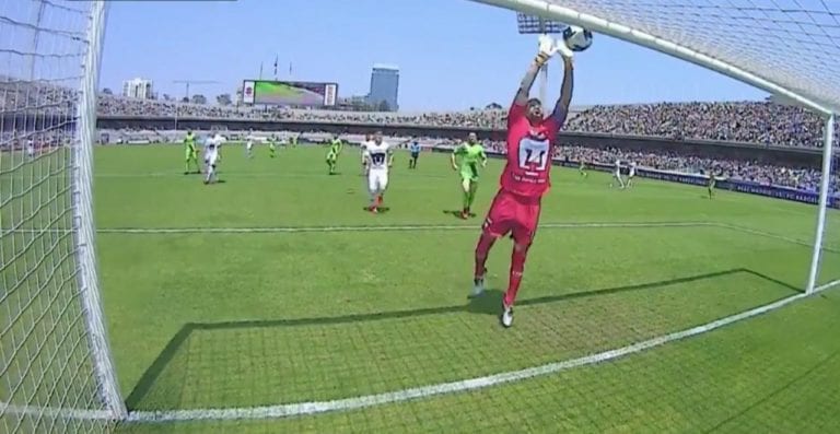 Video: ¡Manos de mantequilla!; ve el gol que le metieron al “Pollo” Saldívar