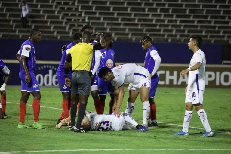 Pablo Aguilar se lesiona y queda fuera del Cruz Azul por el resto del torneo