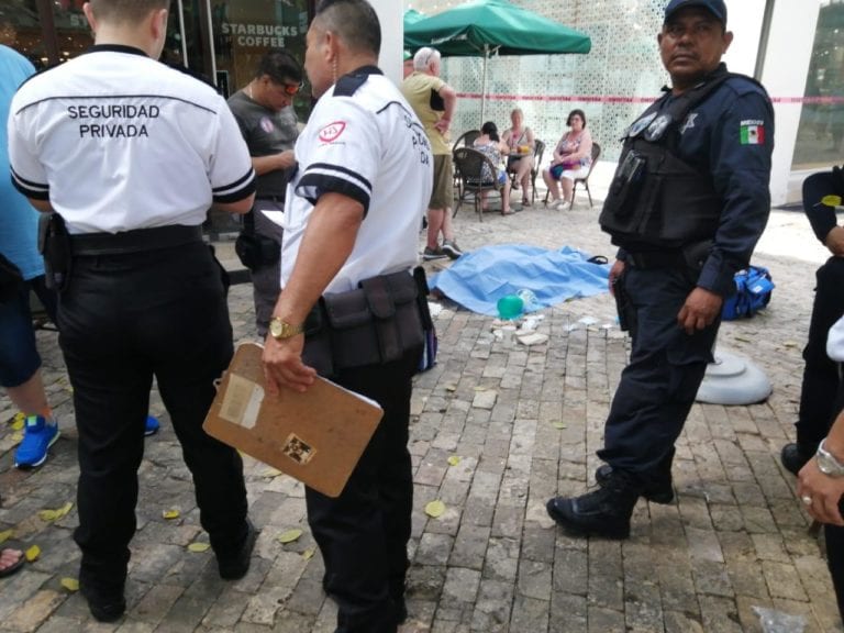 Muere turista en la Quinta avenida de un infarto