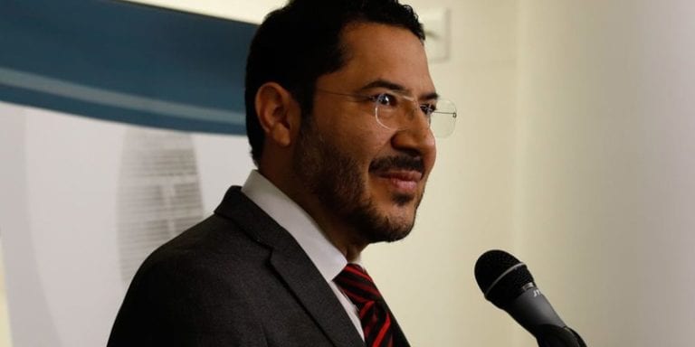El senador Martí Batres culpa al neoliberalismo por los feminicidios