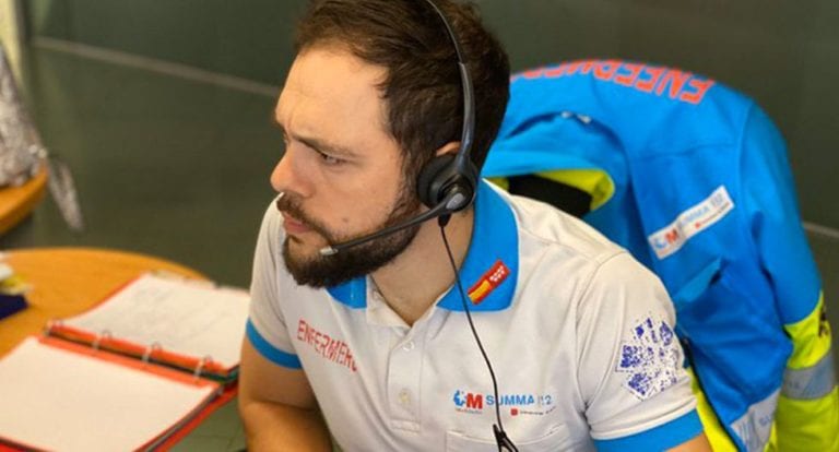 ‘Mi mamá cayó al suelo’: Niño sorprende con llamada a emergencias y se hace viral