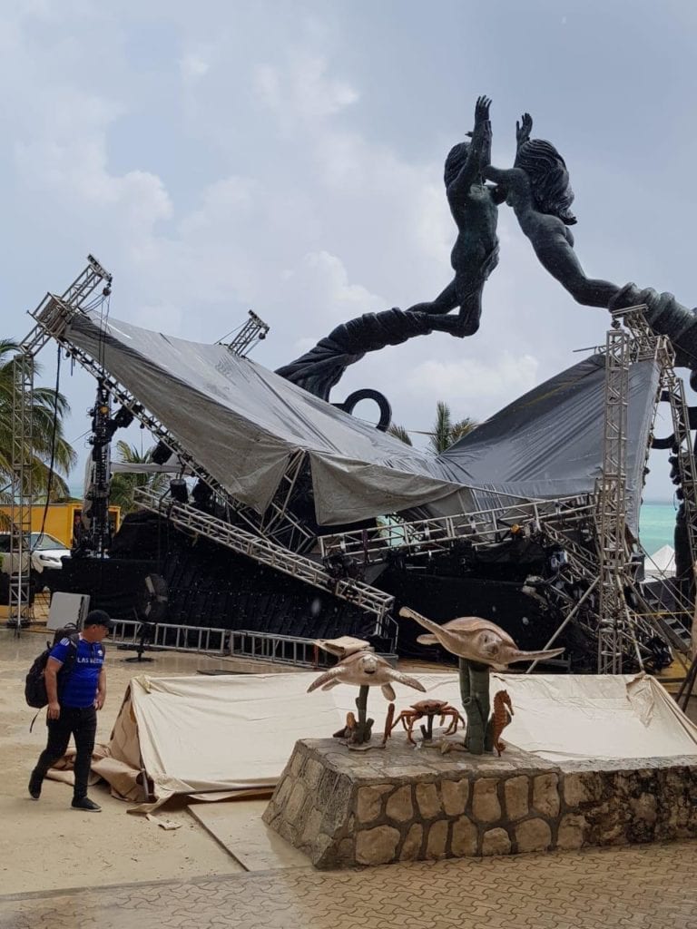 Bodas colectivas siguen en pie, pese a colapso de escenario