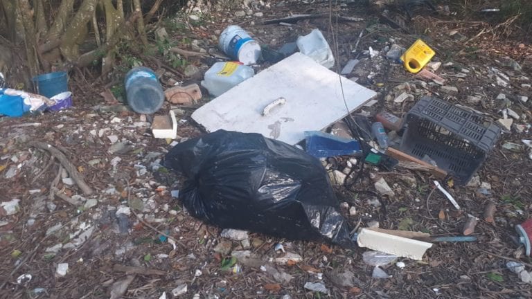 Laguna Chacmochuch, en Cancún, se convierte en tiradero de basura clandestino