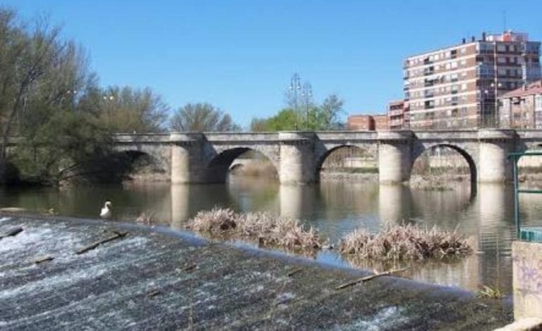 Detienen a una pareja por arrojar a su hijo recién nacido a un río