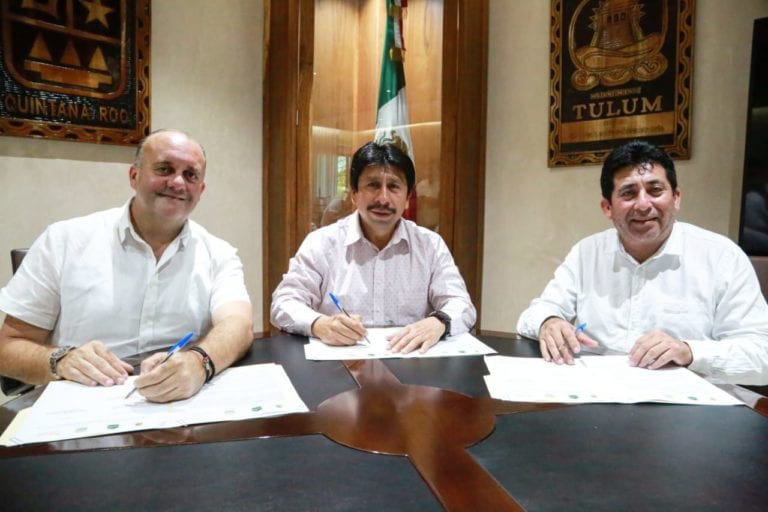 Víctor Mas otorga descuentos a maestros en el predial a través de convenio